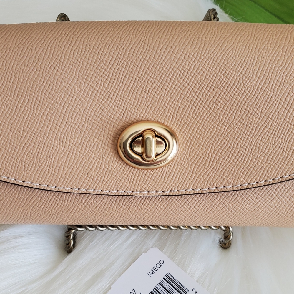 🎁💕Beautiful Coach Wallet With Charm(1 Available) - Picture 2 of 9
